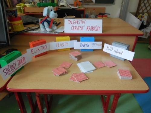 Recyklohraní - úkol s červeným kontejnerem
