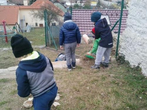 Jaro na školkové zahradě
