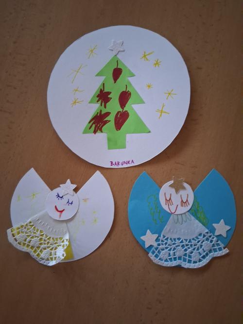 Zdobení stromečku na návsi