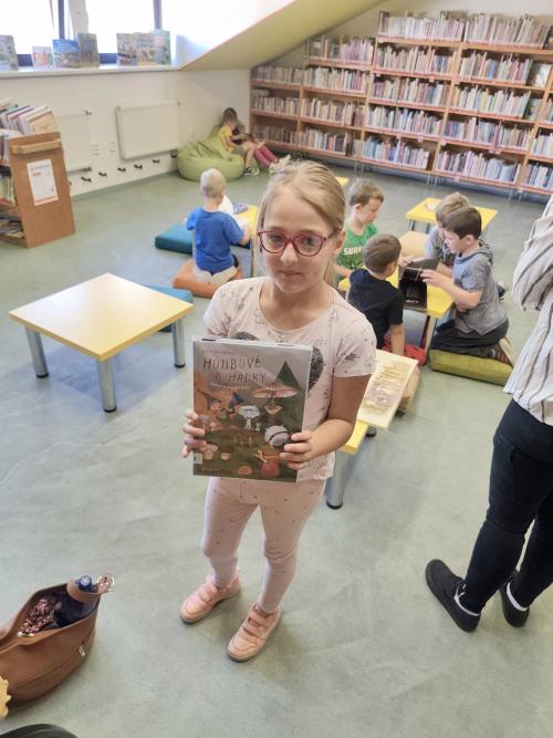 Prvňáčci v knihovně a v Dílně sv. Kláry